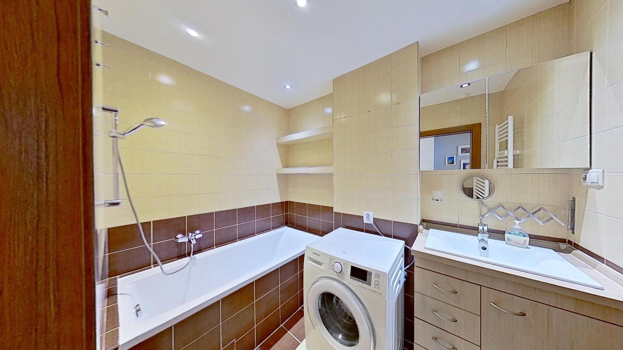 2Br Apt With Free Garage Parking, Close To The Historic Centre 布拉迪斯拉发 外观 照片