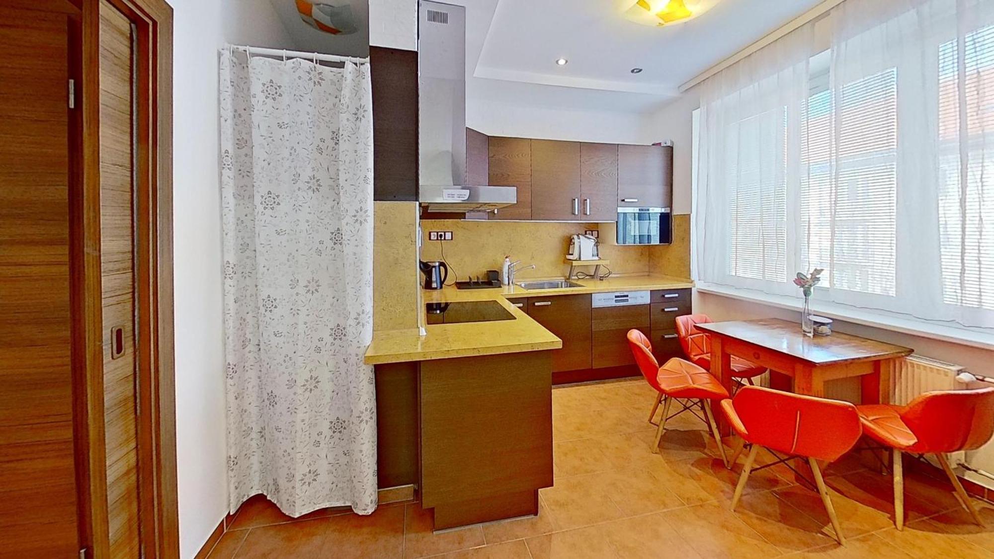 2Br Apt With Free Garage Parking, Close To The Historic Centre 布拉迪斯拉发 外观 照片